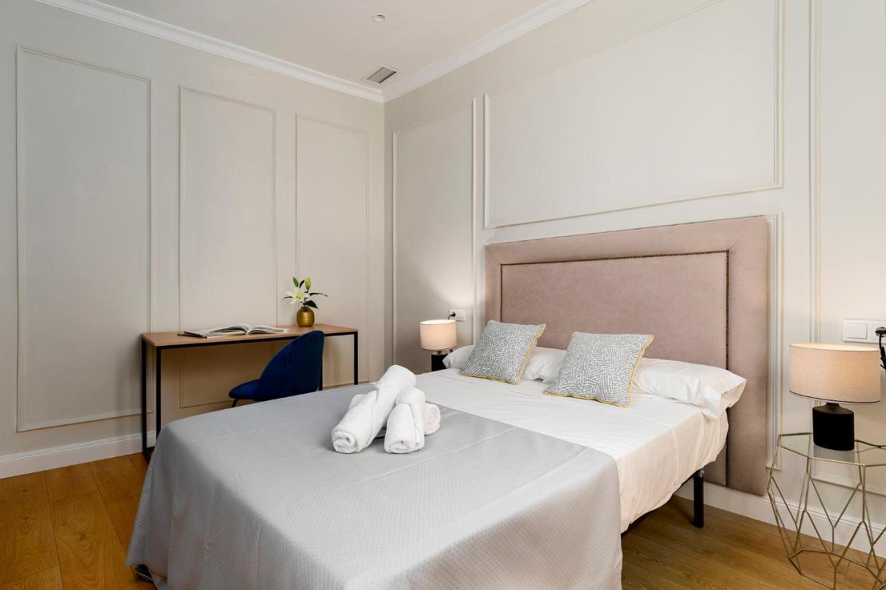Apartamento Plaza De La Merced 4 Habitaciones Málaga Eksteriør billede