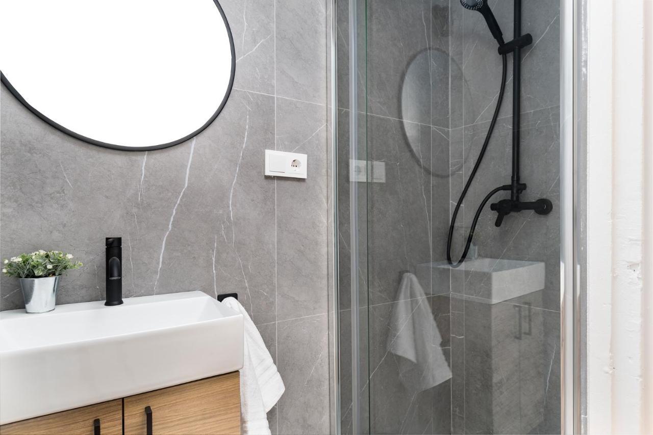 Apartamento Plaza De La Merced 4 Habitaciones Málaga Eksteriør billede