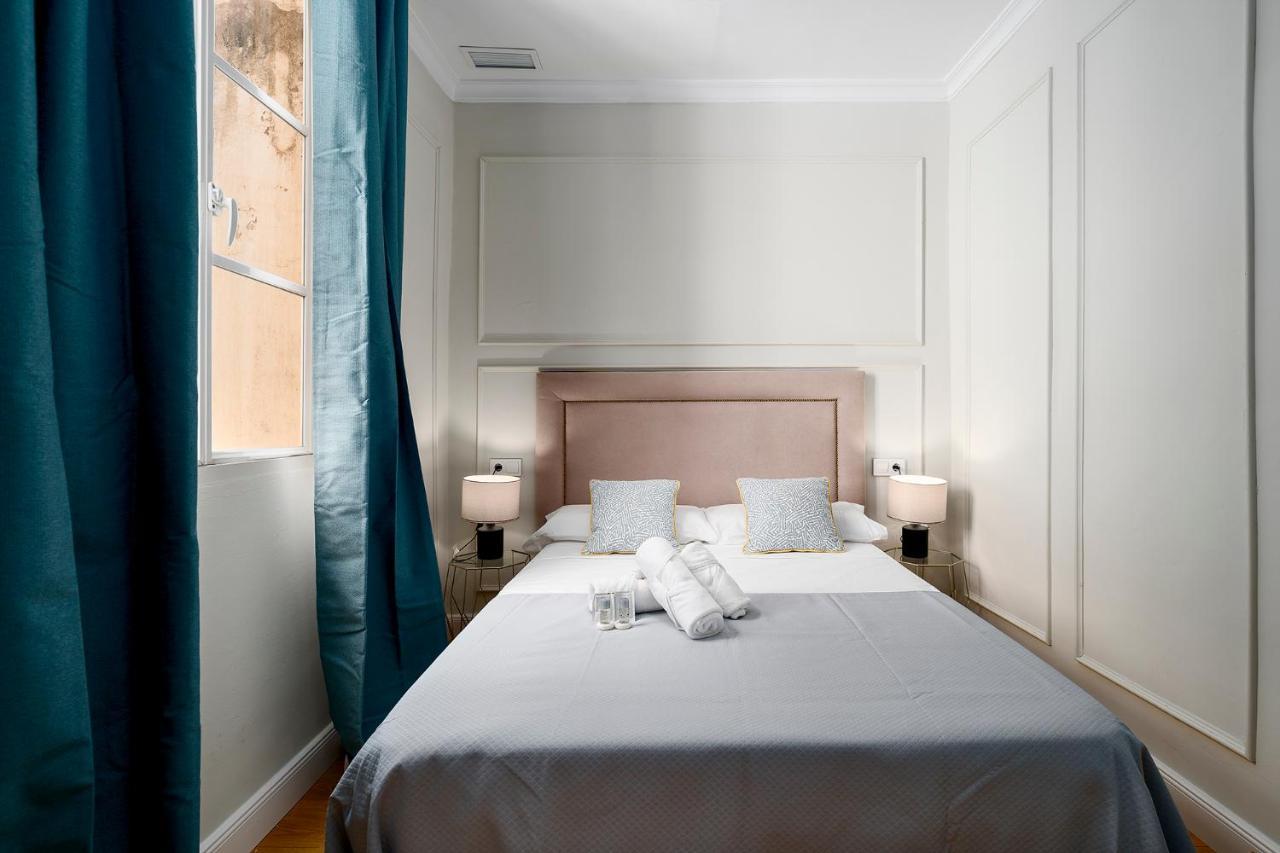 Apartamento Plaza De La Merced 4 Habitaciones Málaga Eksteriør billede