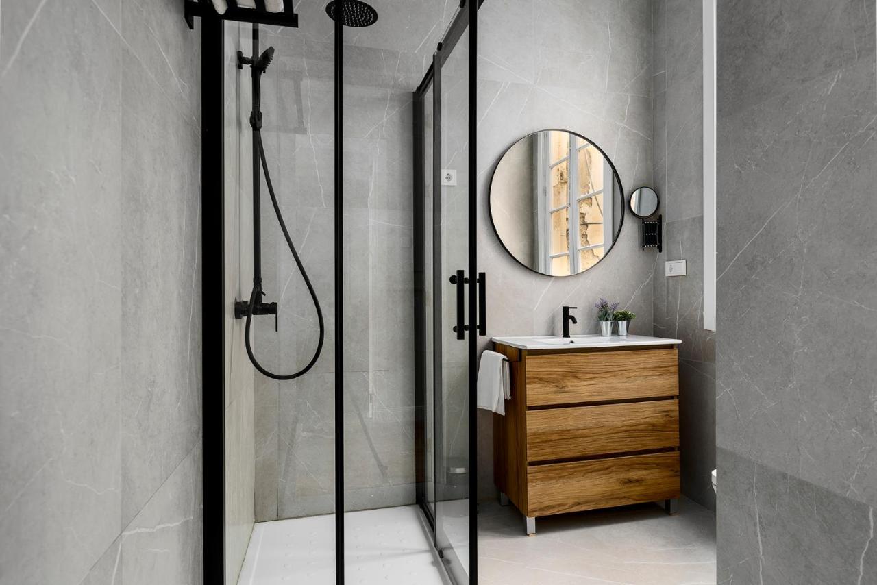 Apartamento Plaza De La Merced 4 Habitaciones Málaga Eksteriør billede